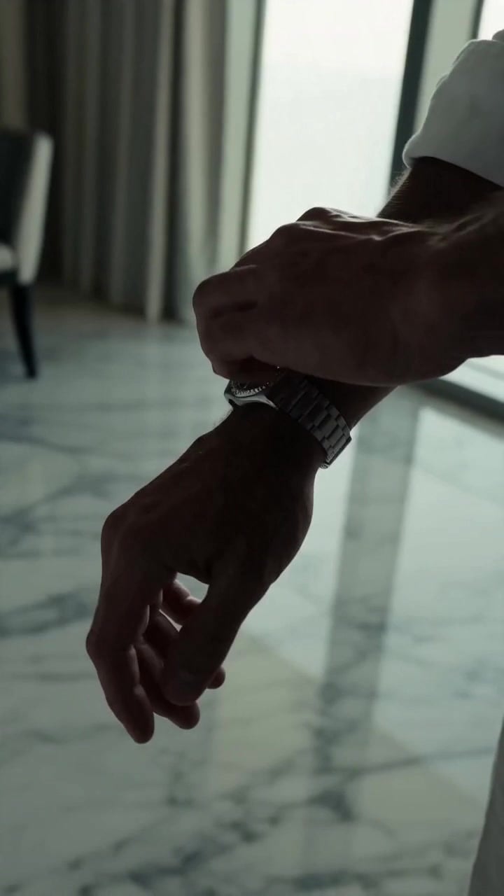 每天自动生成一条静奢 old money 风格短视频，连文案和 TikTok 预览卡都替你搞定