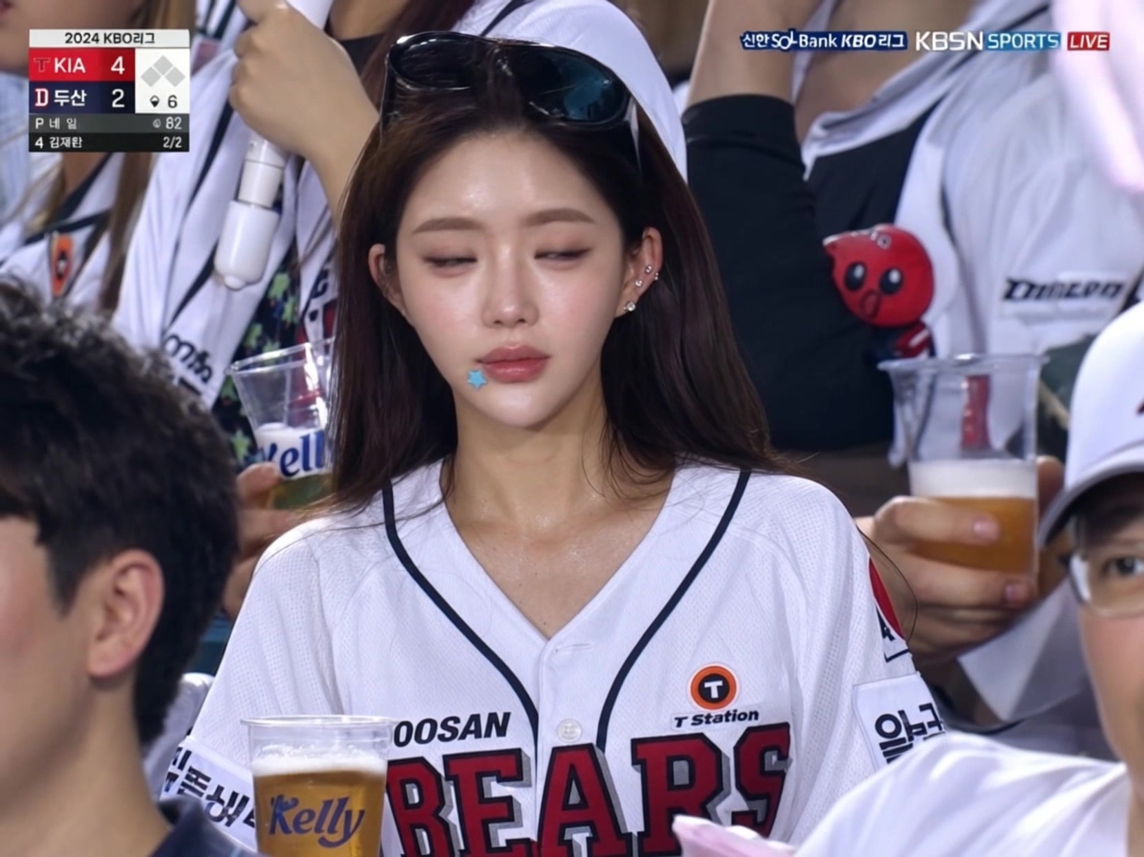 KBO Fan Cam 左右张望欢呼喝酒近景