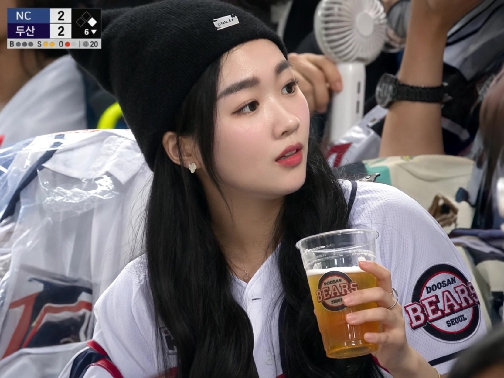 KBO Fan Cam 看球转头喝酒